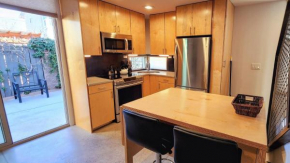 Intimate Townhome Sanctuary DT